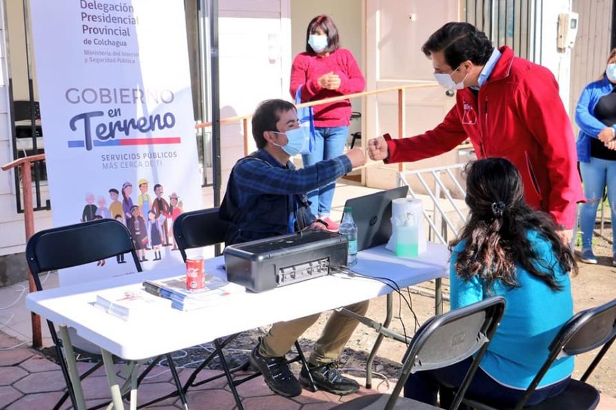 GET: Delegación Presidencial entrega Pase de Movilidad a vecinos de Colchagua