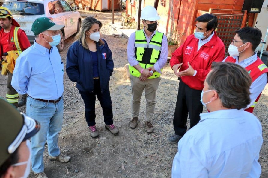 Gobierno despliega recursos para combatir incendio forestal Pidihuinco