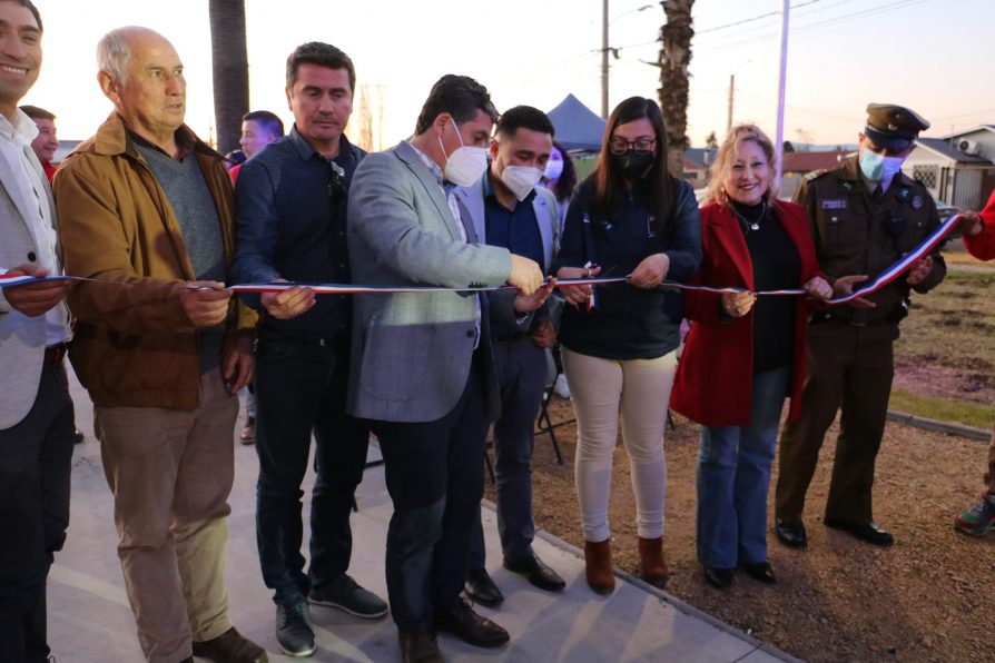 Delegada Presidencial inaugura plaza y sistema de alarmas comunitarias en Chimbarongo