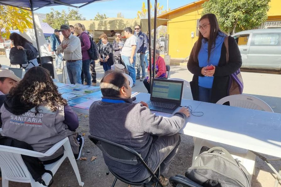 Vecinas y vecinos de Nancagua fueron atendidos por servicios públicos en su feria libre