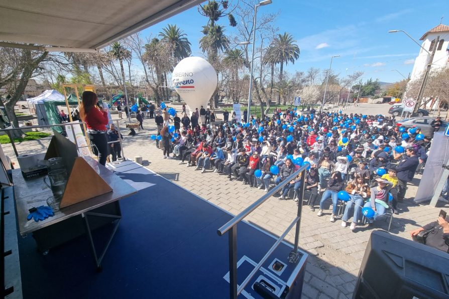 Centro Interactivo del MIM realizó presentaciones en Lolol y Chépica